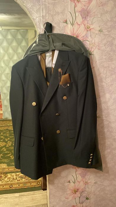 Костюм мужской новый