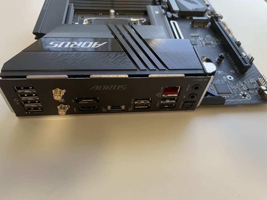 Gigabyte B760M AORUS PRO AX DDR5 / WiFi 6E / BT / LGA1700