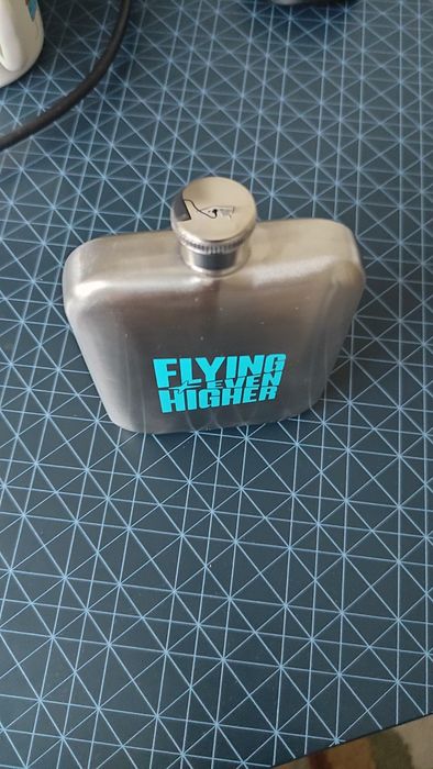 Нова джобна манерка. 180мл.