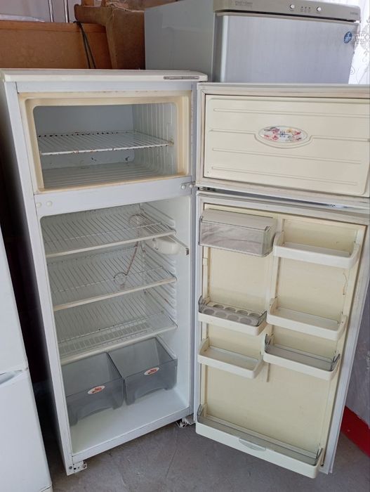 Холодильники СРОЧНО продается