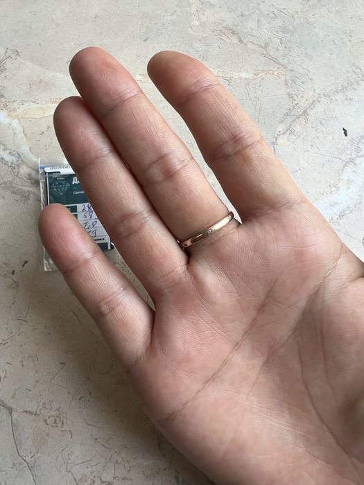Продам золотое кольцо 19 размер