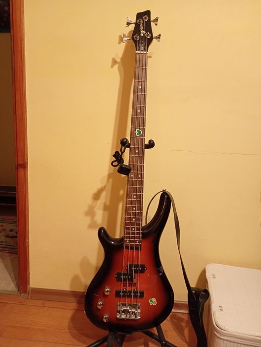 Електрически бас за левичари!