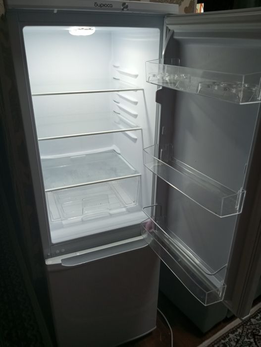 Холодильник Бирюса