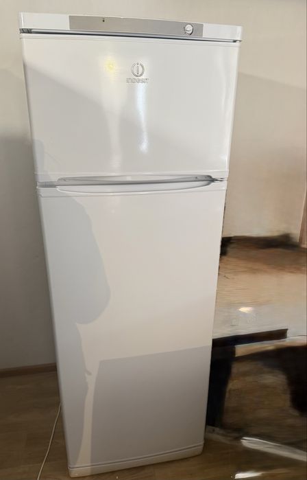 Холодильник Indesit