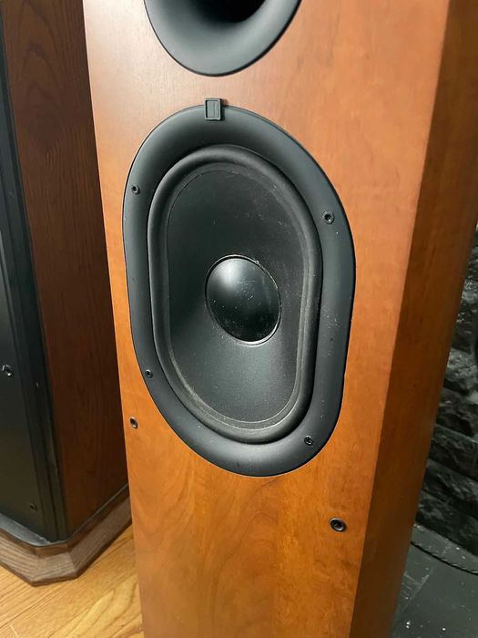 напольные колонки фирмыKEF Q7 / 175W