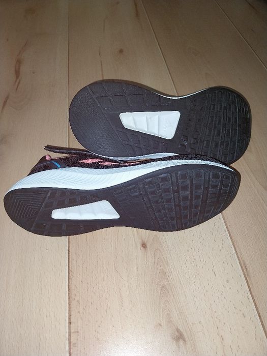 Маратонки Adidas н.38, 23.5 см