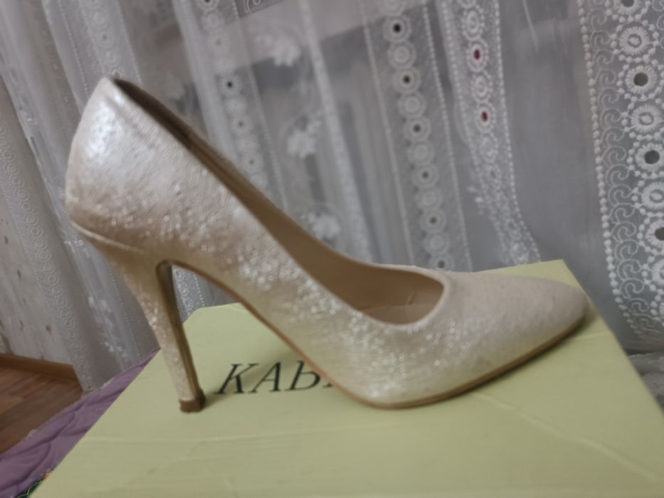 Бір-екі киілген туфлилер сатамын