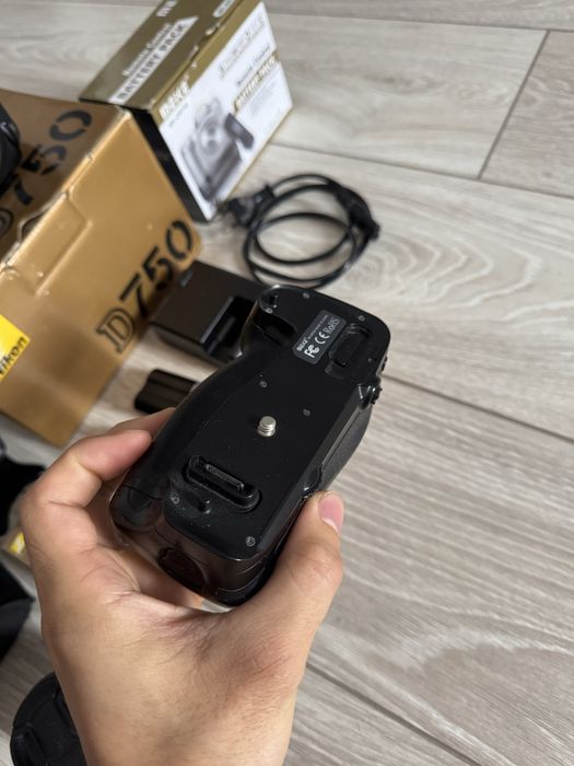 Продам Nikon 750D