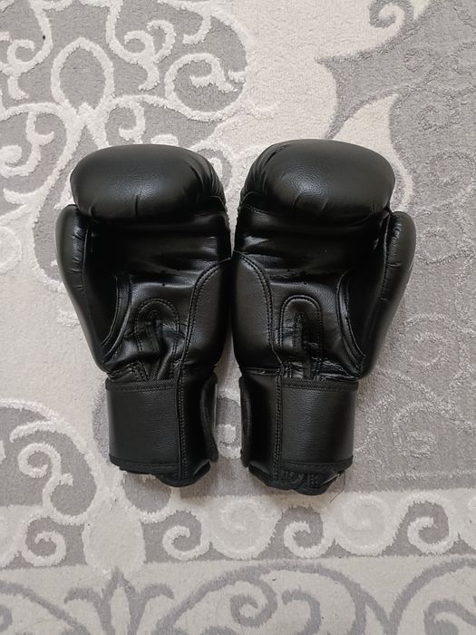 Боксерские перчатки