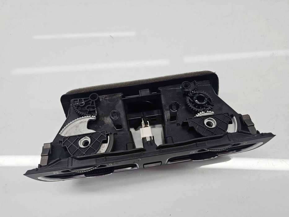 Grila aerisire centrala Volkswagen Golf 6 (5K1) [Fabr 2009-2013] 5K08