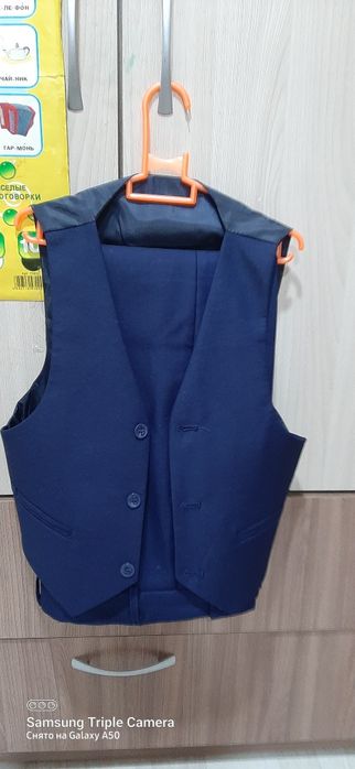 Продам костюм тройка. 6-8 лет