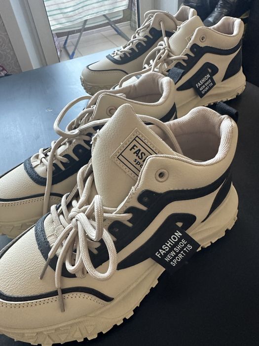 Продам обувь осень-весна  (новые женские кроссовки )39-40 р