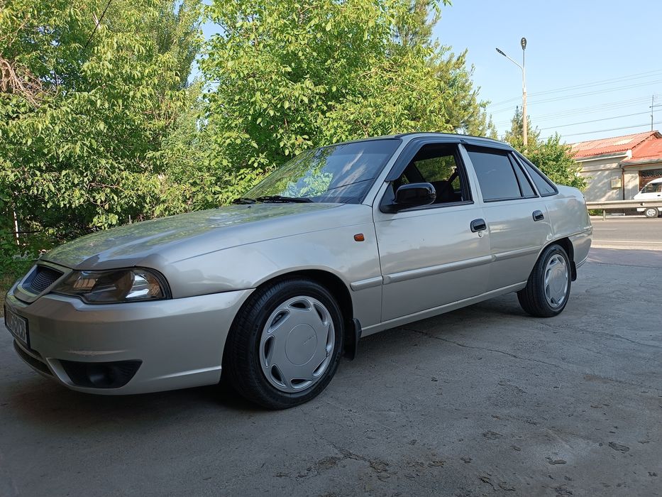 Nexia 2 Stalnoy 2009 yil Sons mator holati yaxshi