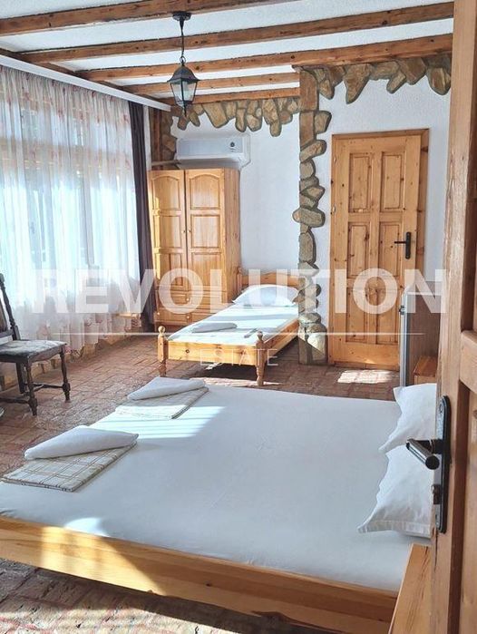 Дава се под наем Къща в Варна, Галата - 600 кв.м за 2593.35 € - Снимка #1