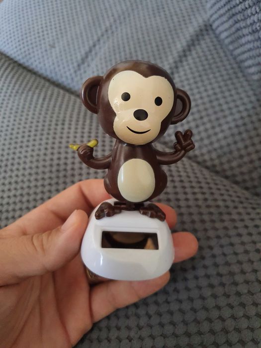 Figurina solara bord pentru mașină