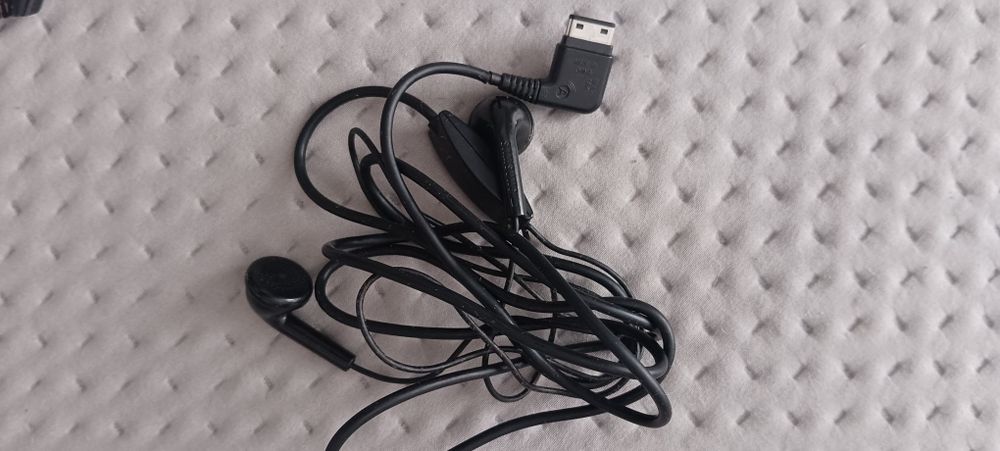 Продам наушники проводные