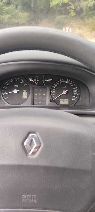 Автомобил Рено Лагуна