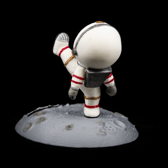 Astronaut Stand Telefon 3D Print – Vopsit Manual – Unic