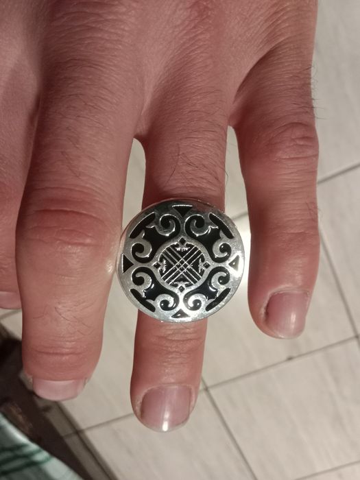 Продается кольцо серебро 925