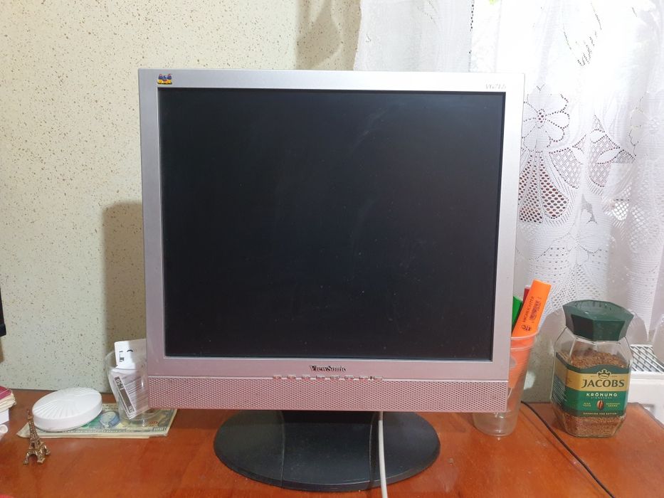 Monitor Viewsonic VG 712s cu boxe incorporate