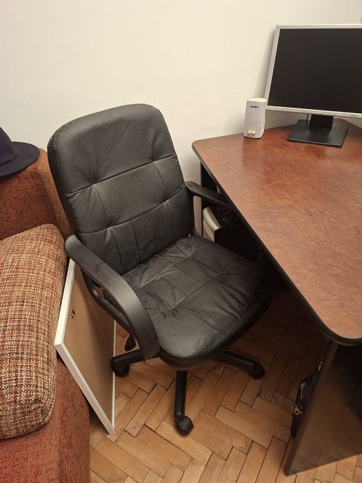 Birou și scaun directorial