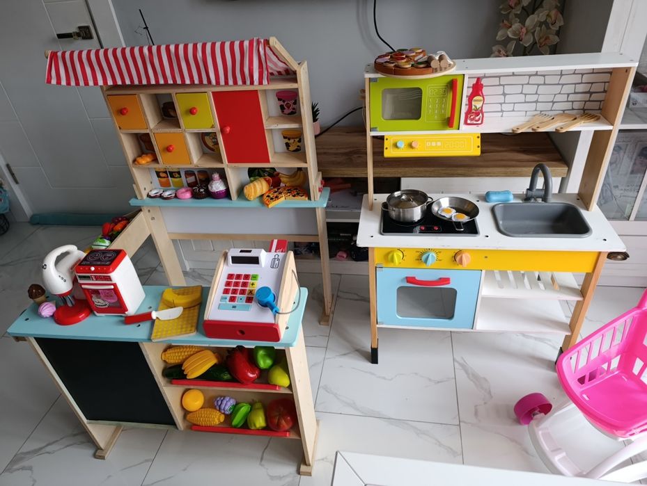 Дървена кухня и магазин + касов апарат, уреди з аготвене и продукти