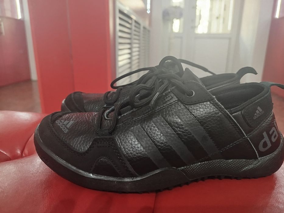 Новые кроссовки adidas