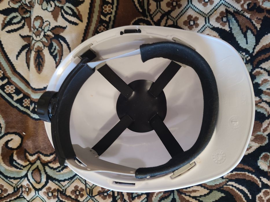 Продам каску с защитой