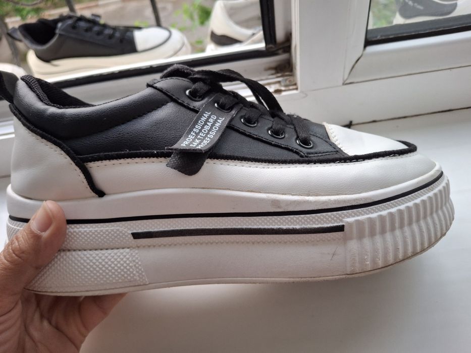 Продаётся женские кроссовки