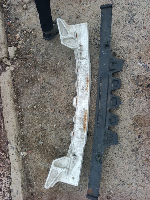 Абсорбер бампера Toyota Sienna 20