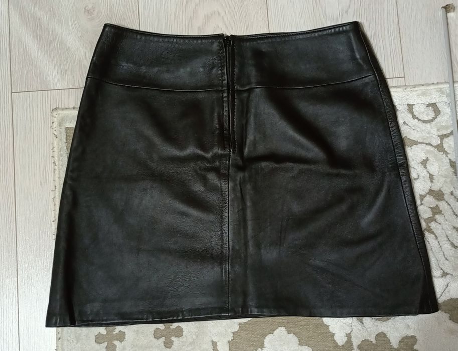 Fustă din piele de dama.