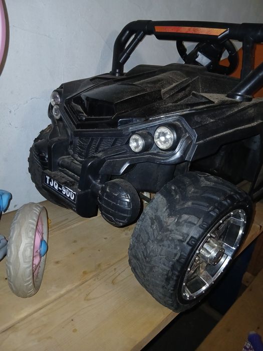 Детский электромобиль