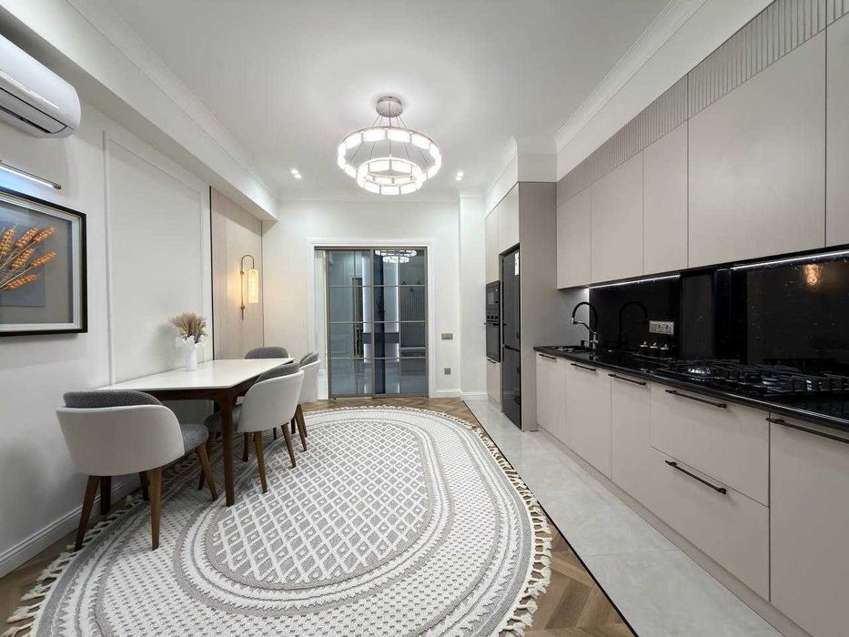 Продажа квартиры после ремонта 4 комнатная\8-роддом