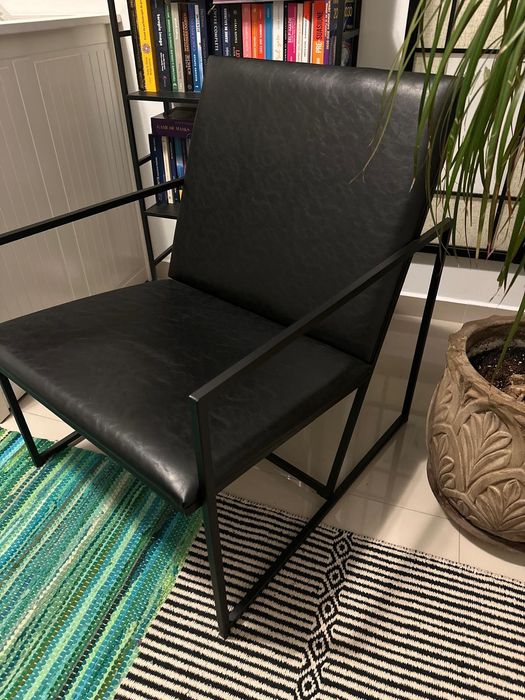 Fotoliu modern, structură metalică – stare excelentă