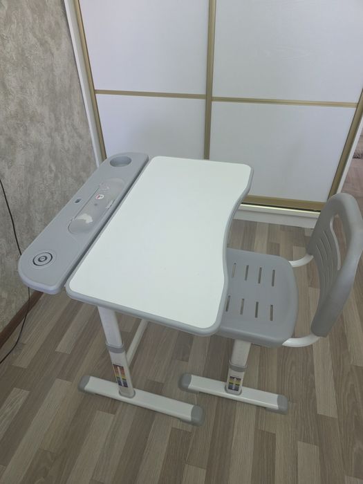 Продам парту школьную