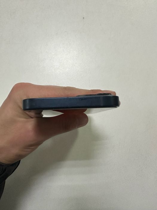 Продам айфон 13