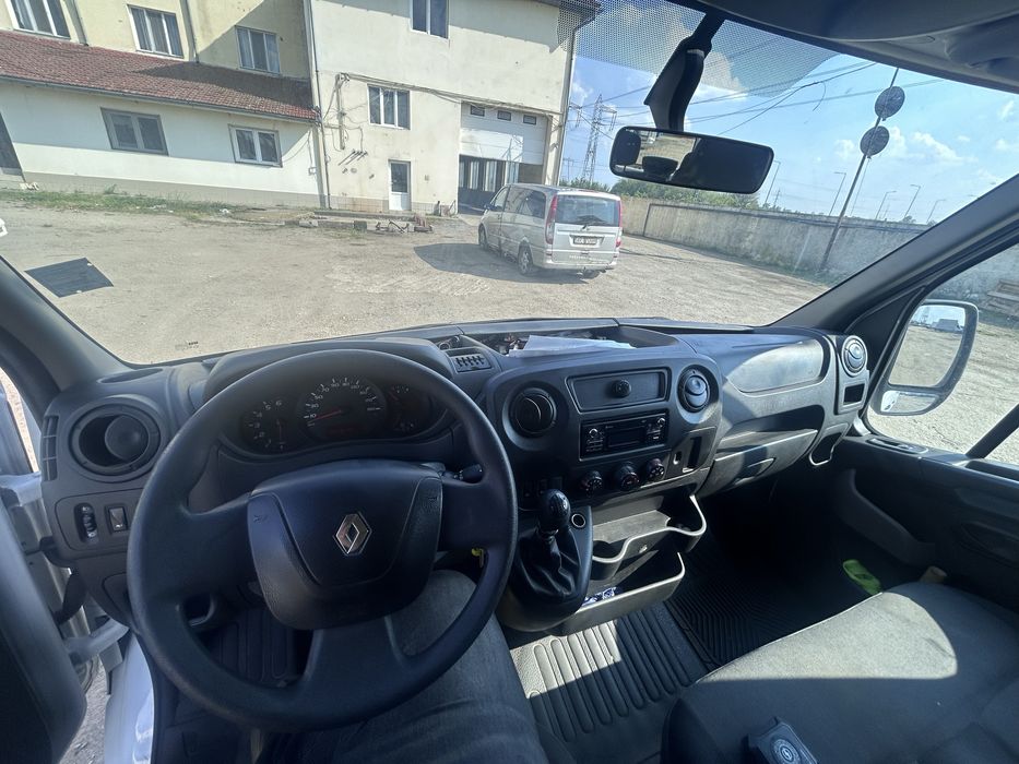 Renault Master 3 an 2018 cu 8+1 locuri