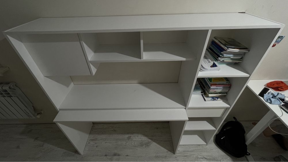 Стол письменный с полками