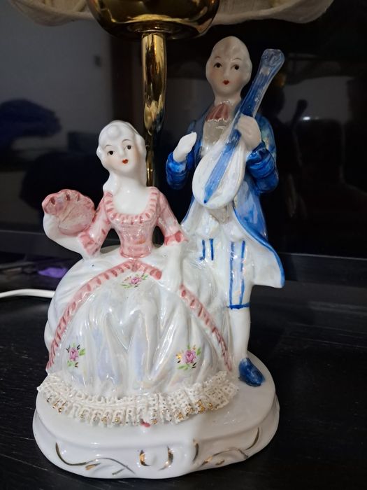 Настолна порцеланова лампа