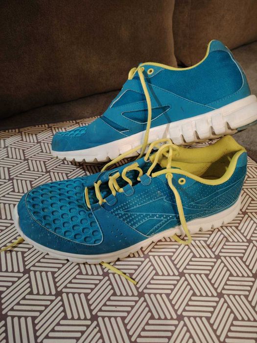 продавам маратонки La sportiva Gore tex и Reebok