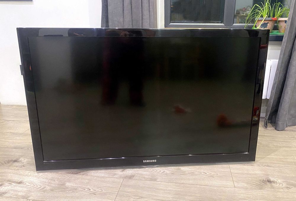 Телевизор Samsung. Диагональ 116 см.
