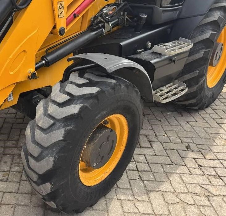 Комбиниран багер JCB 3CX | 2011 г. | 4x4 | 4 720 моточаса | 4-в-1