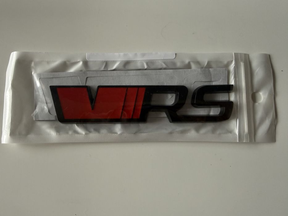 Лого(емблема) и надпис  Octavia, и VRS нов стил