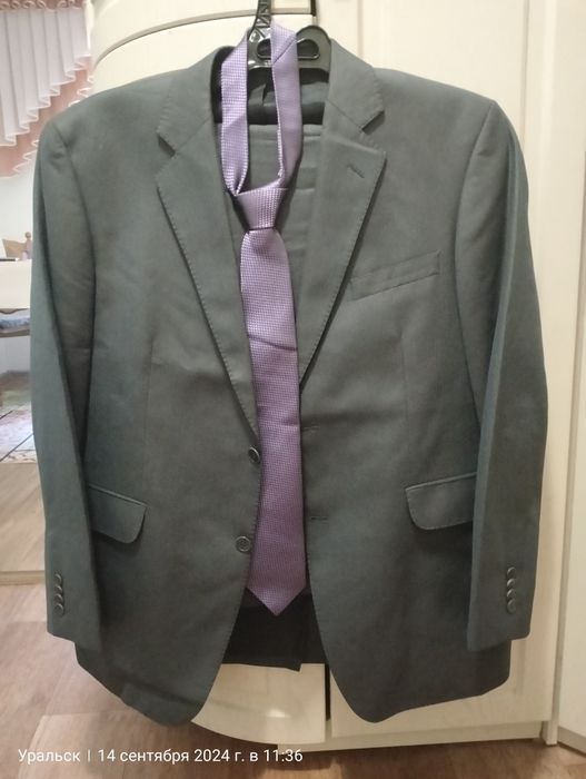 Продается мужской костюм
