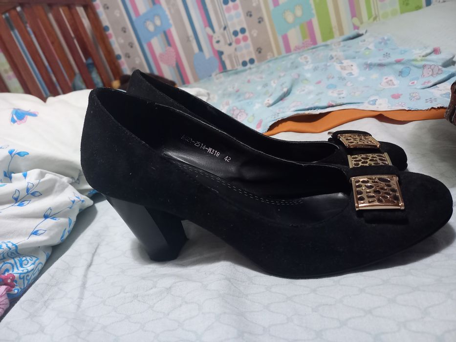 Продам замшевые туфельки