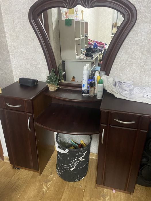 продам тумба с зеркалом