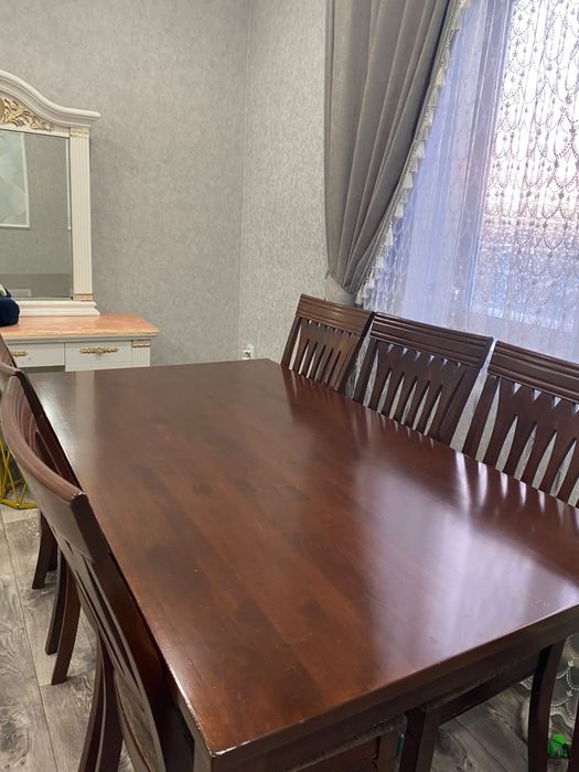 Продам спальный гарнитур и стол со стульями