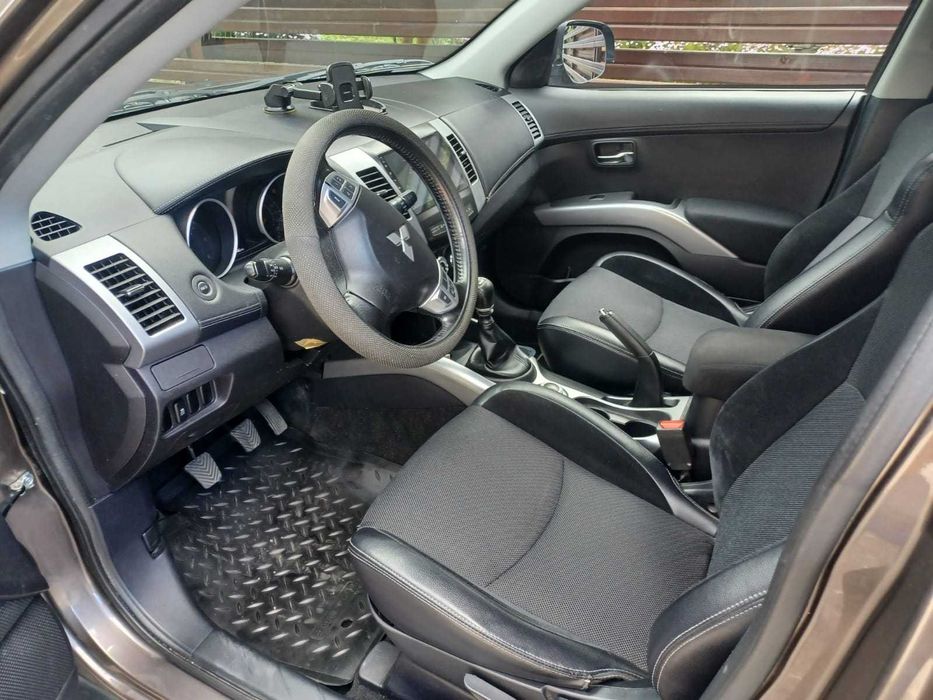 MITSUBISHI Outlander 2012 — imagine 2