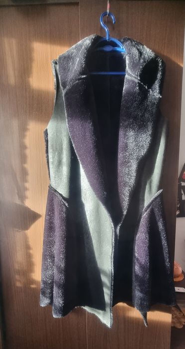 Vând vestă imitație blană și piele