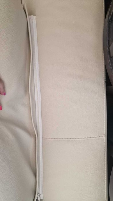 Ъглов кожен диван - запазен - следи от употреба - 600 евро